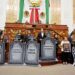 Oposición acude con vestimenta negra y Lápidas a la sesión donde se aprobó la supremacía constitucional. AMEXI/ Foto: PAN en Congreso CDMX