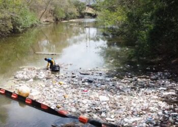 ¡Contaminación plástica nos asfixia!