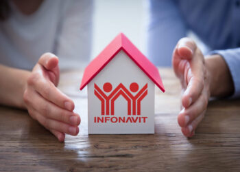 Aprueban senadores reforma para que Infonavit construya viviendas mediante empresa filial.