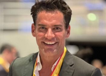 Cristián de la Fuente vuelve a confiar en el amor y presume novia