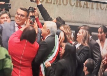 El besamanos del adiós…