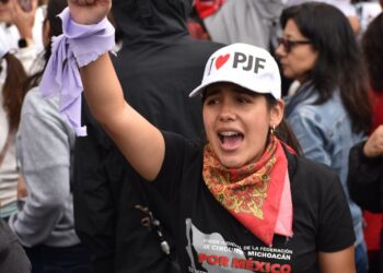 Seguidores y opositores, juntos en las calles