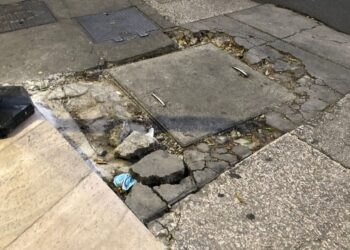 En la Alcaldía Cuauhtémoc, los vecinos reportan alcantarillas en mal estado