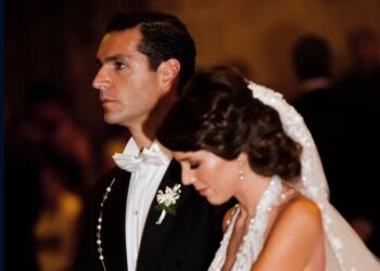 Jacky Bracamontes celebra su 13 aniversario de boda con Martín Fuentes