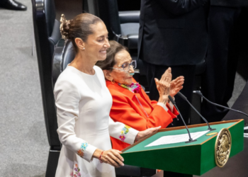Claudia Sheinbaum junto con Ifigenia Martínez, líder histórica de la izquierda