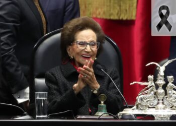 Homenaje de cuerpo presente a Ifigenia Martínez en San Lázaro