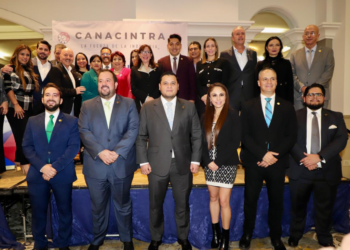 Senadores, diputados y empresarios asistentes al Encuentro Legisladores Industria