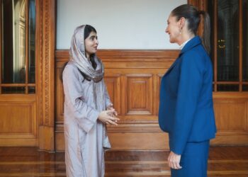 Malala Yousafzai con Claudia Sheinbaum en Palacio Nacional. /AMEXI /FOTO: X @Claudiashein