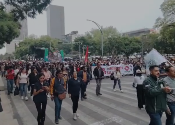 Marcha del STUNAM por Reforma