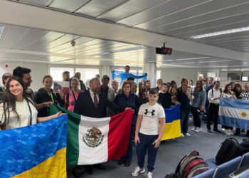 Ucrania rescata a seis mexicanos atrapados en Líbano
