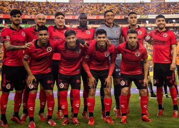 Noche de autogoles en el estadio de  Xolos