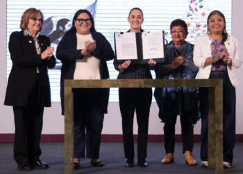 Claudia Sheinbaum en la firma del decreto sobre igualdad sustantiva de las mujeres