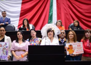 Diputadas protestan por violencia contra las mujeres. 11 mujeres son asesinadas cada día