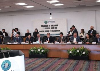 El subsecretario de Hacienda, Amador Zamora, defendió el Paquete Económico 2025 ante diputados federales.