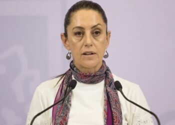 Felicitaciones de Claudia Sheinbam a Donald Trump.