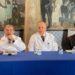 Hospital de Jesús. Los doctores Pedro Álvarez Sánchez y Octaviano Rosalez Serafín, presidente del Patronato, y el administrador Adrián Rivera. AMEXI/Foto: Luis Martín González