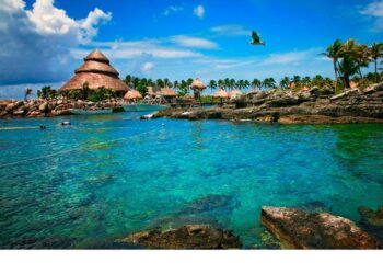 Parque temático Xcaret. La naturaleza y la cultura maya