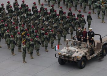 Desfile cívico-militar por el 114 aniversario del inicio de la Revolución Mexicana