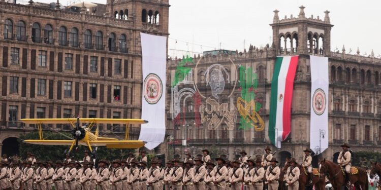 Desfile por el 114 aniversario del inicio de la Revolución Mexicana. AMEXI/Foto: Presidencia