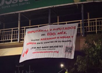 Mantas contra despenalización del aborto en el Estado de México