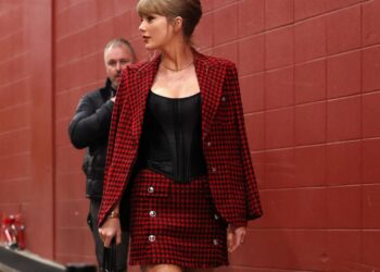 Taylor Swift deslumbra con un corsé negro de Victoria's Secret en partido de la NFL