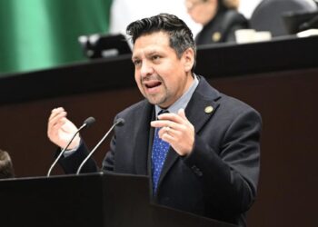 El PAN pide desaparecer las “mañaneras del pueblo”