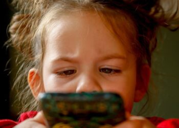 ¡Papá, cuidado! No publiques imágenes de tus niños