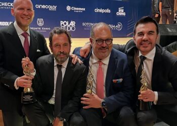 “El candidato honesto” triunfa en los Premios Canacine | AMEXI/FOTO: IG @adrianuribe