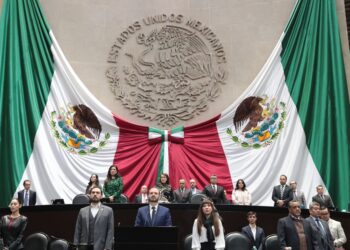 Minuto de silencio en el recinto legislativo de San Lázaro.