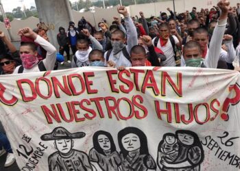 Padres de Ayotzinapa y Claudia Sheinbaum buscan acuerdos para retomar las investigaciones sobre el paradero de los normalistas desaparecidos.