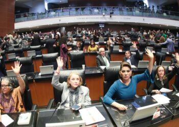 Senado. Aprueban reforma para eliminar la brecha salarial entre mujeres y hombres.