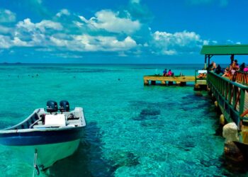 En medio del mar Caribe, se encuentra Cayo Cangrejo; un sitio especial para el disfrute del entorno marino.