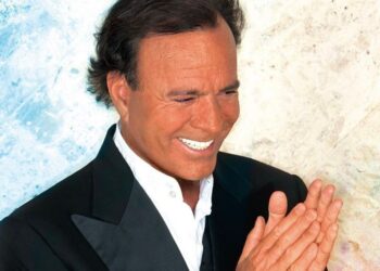 Julio Iglesias estrecha su amistad y cariño con Raphael, con breve mensaje