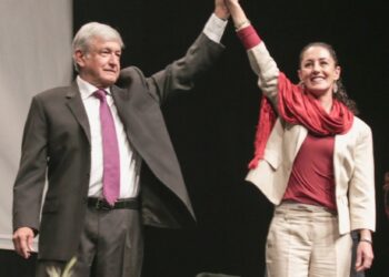 Presidenta de México, Claudia Sheinbaum, con AMLO, expresidente de México