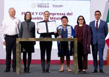 Claudia Sheinbaum firma leyes secundarias en materia energética. Pemex y CFE