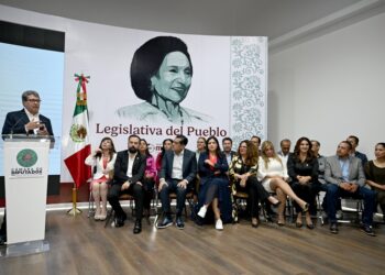 El coordinador de los diputados de Morena, Ricardo Monreal, informó que su bancada legislativa dará prioridad a 25 proyectos de reforma para el siguiente periodo legislativo.