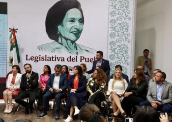 El grupo parlamentario de Morena en la Cámara de Diputados ya tiene su mañanera, la Legislativa del Pueblo.