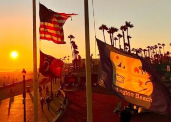 Huntington Beach se alinea a Trump y se declara “ciudad no santuario”