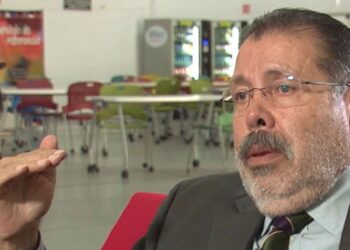 El politólogo e historiador José Fernández Santillán advierte que plantearse renombrar el Golfo de México es un gesto simbólico de Trump para reafirmar el dominio estadounidense en la región.