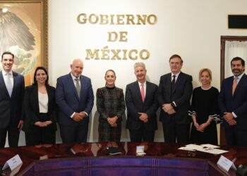 La presidenta de México, Claudia Sheinbaum, anunció que la compañía suiza Nestlé invertirá mil millones de dólares en México.
