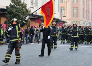 Toma del desfile del Cuerpo de Bomberos en la CDMX.