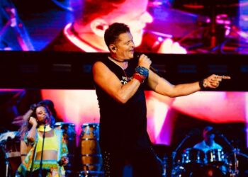 El cierre de las Fiestas de la Calle San Sebastián estuvo enmarcado con la actuación del cantante colombiano Carlos Vives, quien con su energía contagiosa y su amor declarado por Puerto Rico, dejó una huella imborrable en los corazones de todos los asistentes.