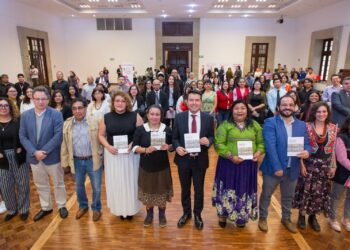 Presentan cuadernillo sobre la comunidad gitana en México para fomentar la inclusión, diversidad cultural y evitar la discriminación.