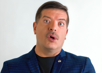 Pepe Magaña promociona su local de flautas y chilaquiles |
