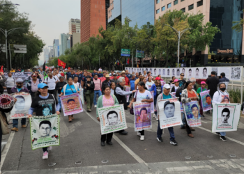 Madres de los 43 estudiantes normalistas de Ayotzinapa encabezan la 125 Acción Global por Ayotzinapa