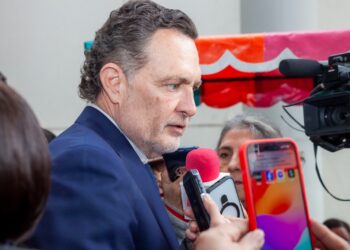 El gobernador de Querétaro propone restringir acceso de menores a las redes sociales.