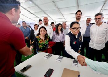 La secretaria de Segob, Rosa Icela Rodríguez recorrió el Centro de Atención de Reynosa, para supervisar acciones del plan “México Te Abraza”.