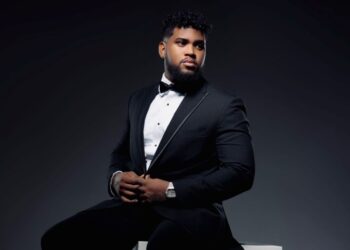 Chris Lebrón expone el amor en todas sus facetas con su album debut “En Honor Al Que Ama”
