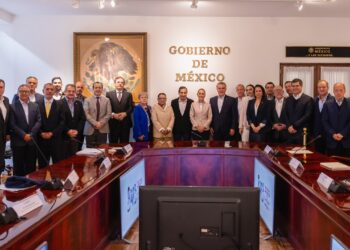 Claudia Sheinbaum se reúne con empresarios ante imposición de aranceles.