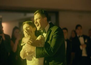 Fonseca sorprende a una pareja en su matrimonio y presenta el video de “Qué Suerte Tenerte”